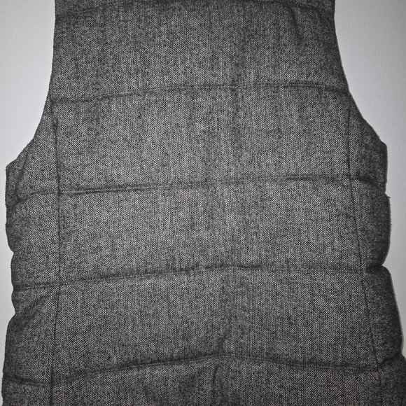Old Navy Women's Charcoal Quilted Vest - Picture 3 of 8
